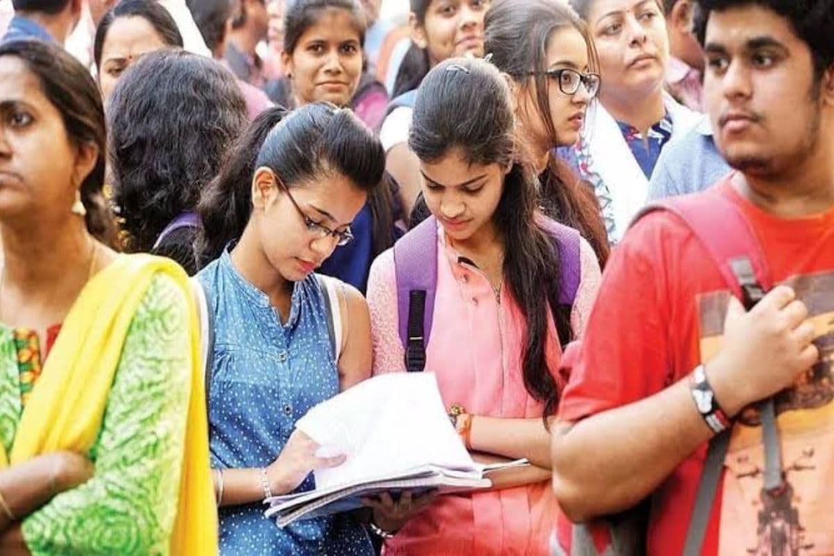 कटिहार में मार्कशीट नहीं मिलने से इंटर स्पेशल छात्रों का यूजी एडमिशन अटका