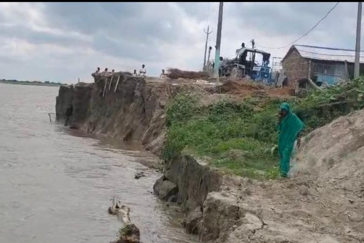 खगड़िया में कोसी का कहर,6 घर नदी में समाए,ग्रामीण बोले-नहीं जागा प्रशासन तो बह जाएगा गांव
