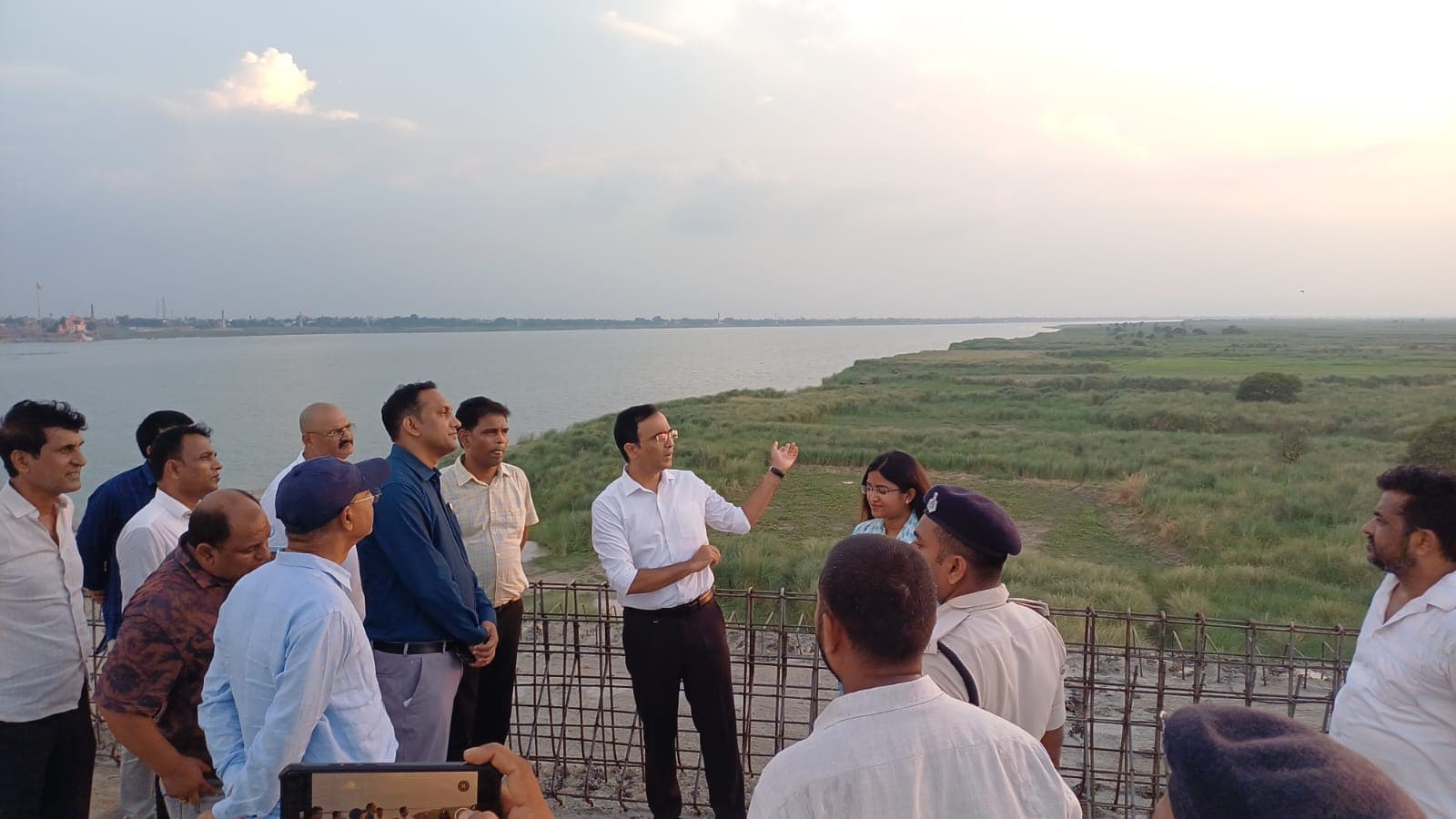 खगड़िया DM ने परबत्ता में तटबंधों और अगुवानी गंगा घाट का किया निरीक्षण, बाढ़ और श्रावणी मेला तैयारियों की समीक्षा