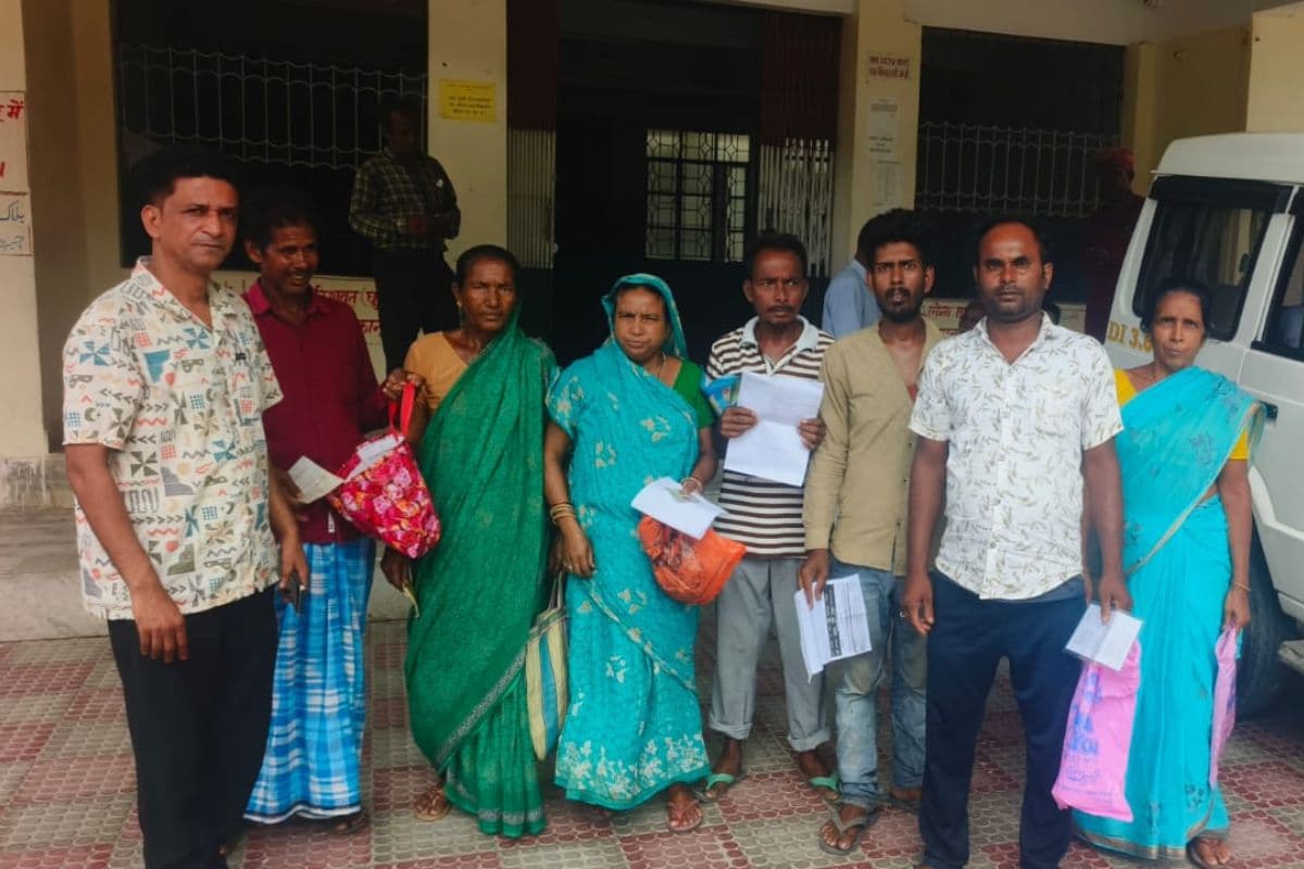 राशन कार्ड कटा तो खुला खेल, भूमिहीनों को रिकॉर्ड में बना दिया कई एकड़ जमीन का मालिक