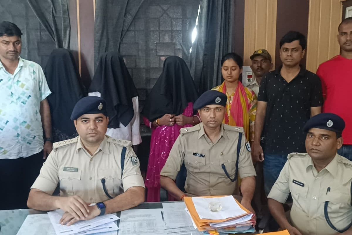 किशनगंज में बस से 47 लाख की हेरोइन बरामद, महिला समेत तीन तस्कर गिरफ्तार