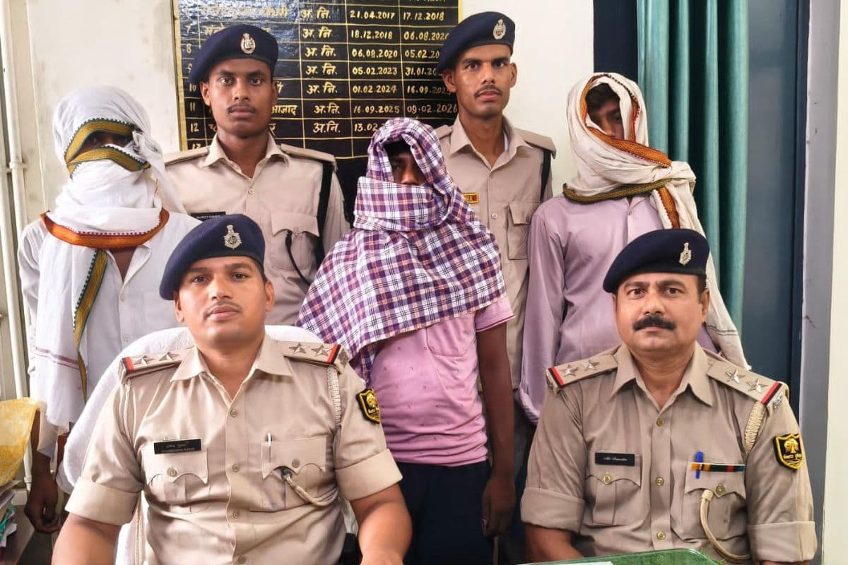 नालंदा में डांसर के साथ कट्टा लहराना तीन युवकों को पड़ा भारी, वीडियो वायरल होते ही पुलिस ने किया गिरफ्तार, भेजा जेल नालंदा में डांसर के साथ कट्टा लहराना तीन युवकों को पड़ा भारी, वीडियो वायरल होते ही पुलिस ने किया गिरफ्तार, भेजा जेल