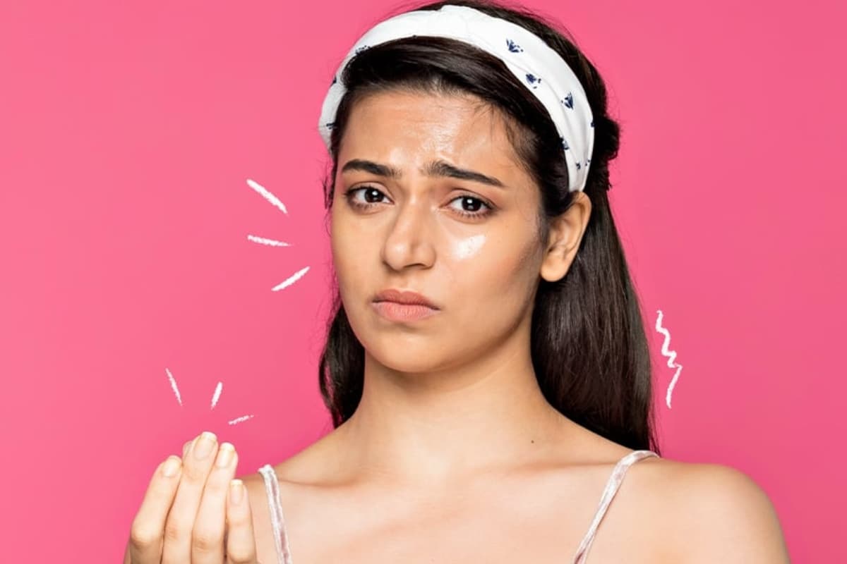 ऑयली स्किन वालों के लिए अलर्ट! ये 5 चीजें बढ़ा सकती हैं पिंपल्स और एक्ने की समस्या