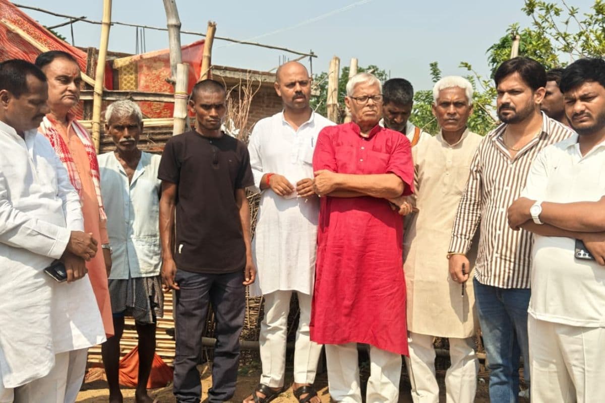 पलामू फैमिली डेथ केस : पीड़ित परिवार से मिले भाजपा नेता, जांच और सहायता की उठाई मांग