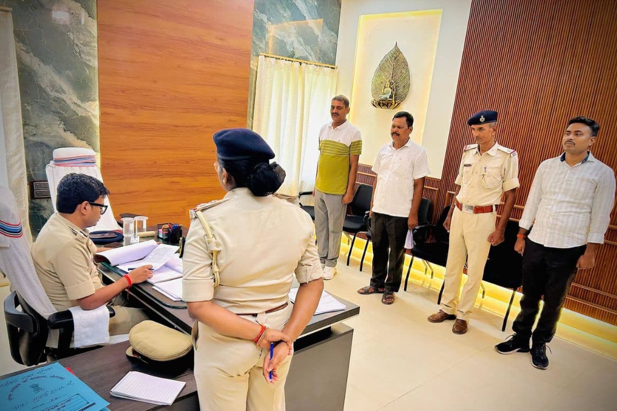 औरंगाबाद में लाइन डे पर एसपी ने सुनी पुलिसकर्मियों की समस्याएं, त्वरित समाधान के दिए निर्देश