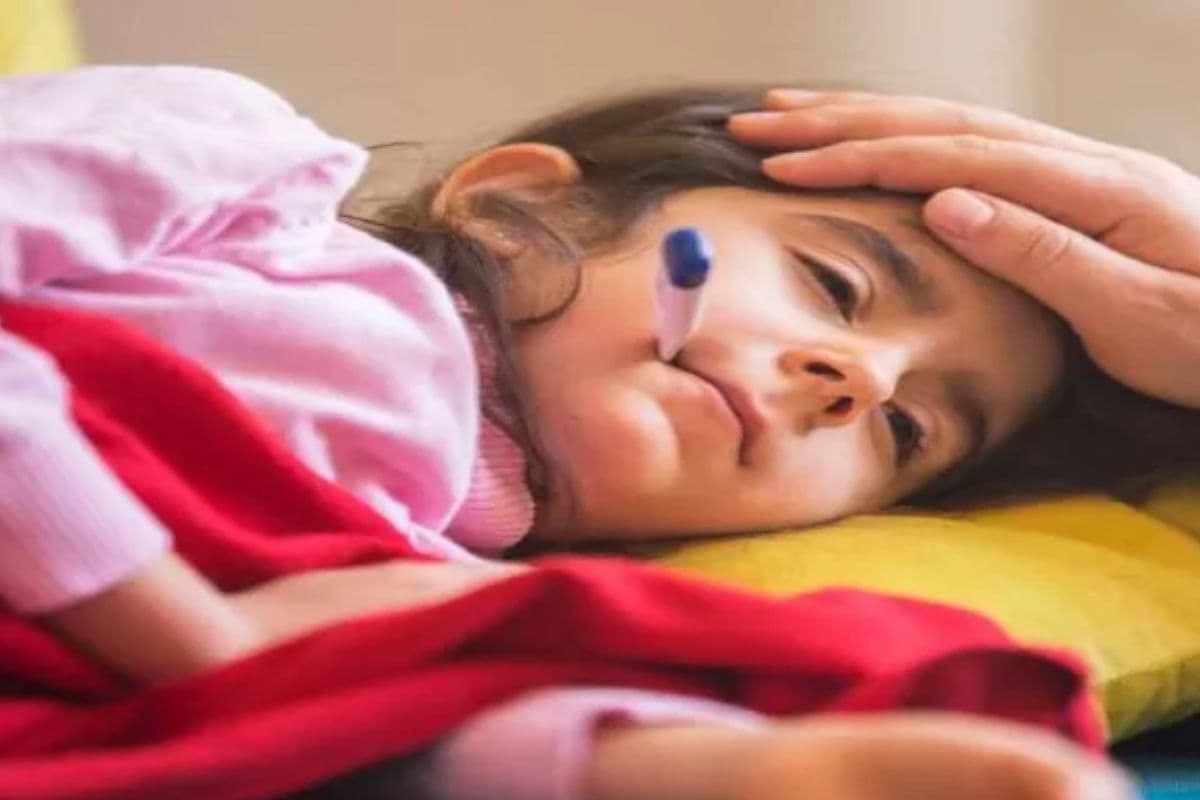 गोपालगंज में मौसमी बुखार की चपेट में बच्चे, अस्पतालों में बढ़ी मरीजों की संख्या, लक्षण और बचाव के तरीके जानिए
