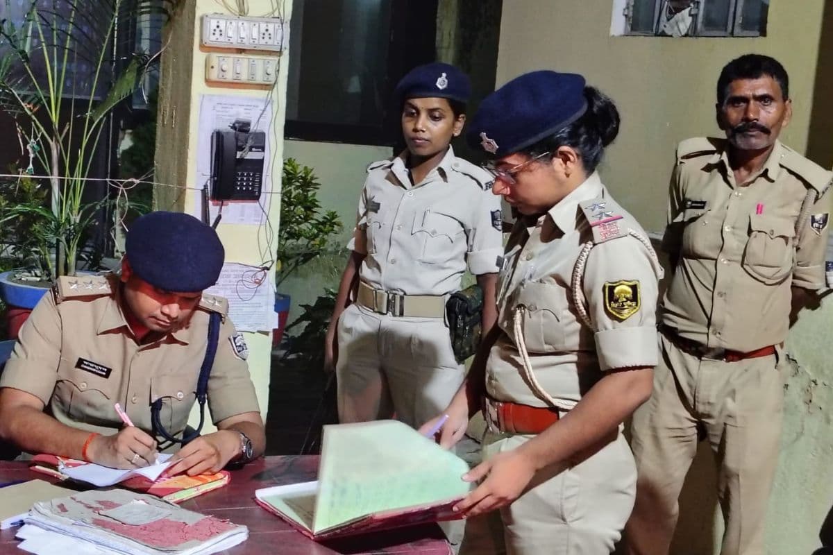 सारण के छह जोन में हर रात सुपर पेट्रोलिंग, संवेदनशील इलाकों पर पैनी नजर, जानिए अपराध रोकने के लिए क्या है पुलिस का मास्टर प्लान