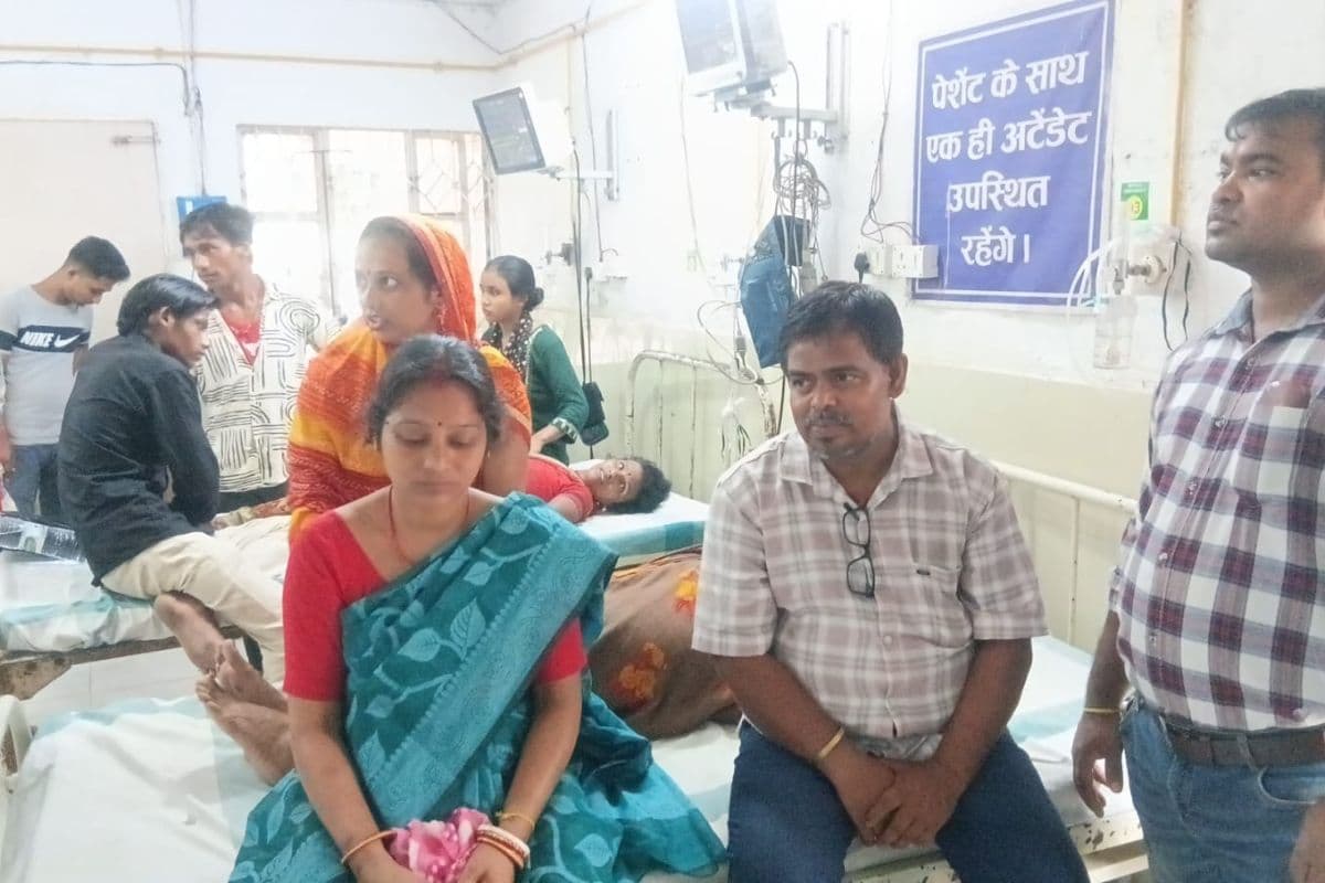पति के साथ जा रही आंगनबाड़ी सेविका बनी झपटमारों का शिकार, पर्स छीनते ही सड़क पर गिरी, GMCH में भर्ती