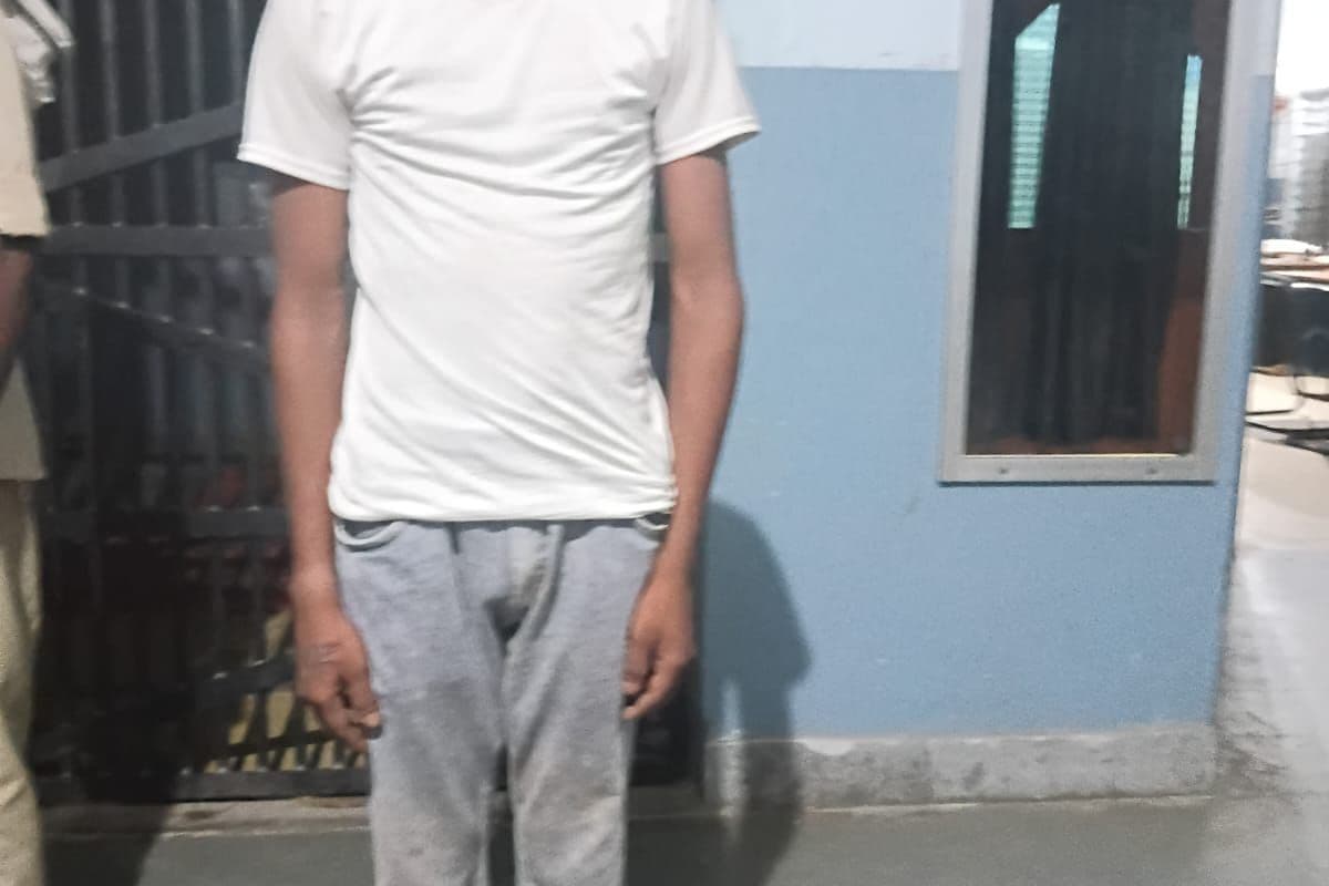सूर्यगढ़ा पुलिस ने 54 लीटर देशी शराब के साथ बाइक सवार तस्कर को दबोचा, बाइक भी जब्त