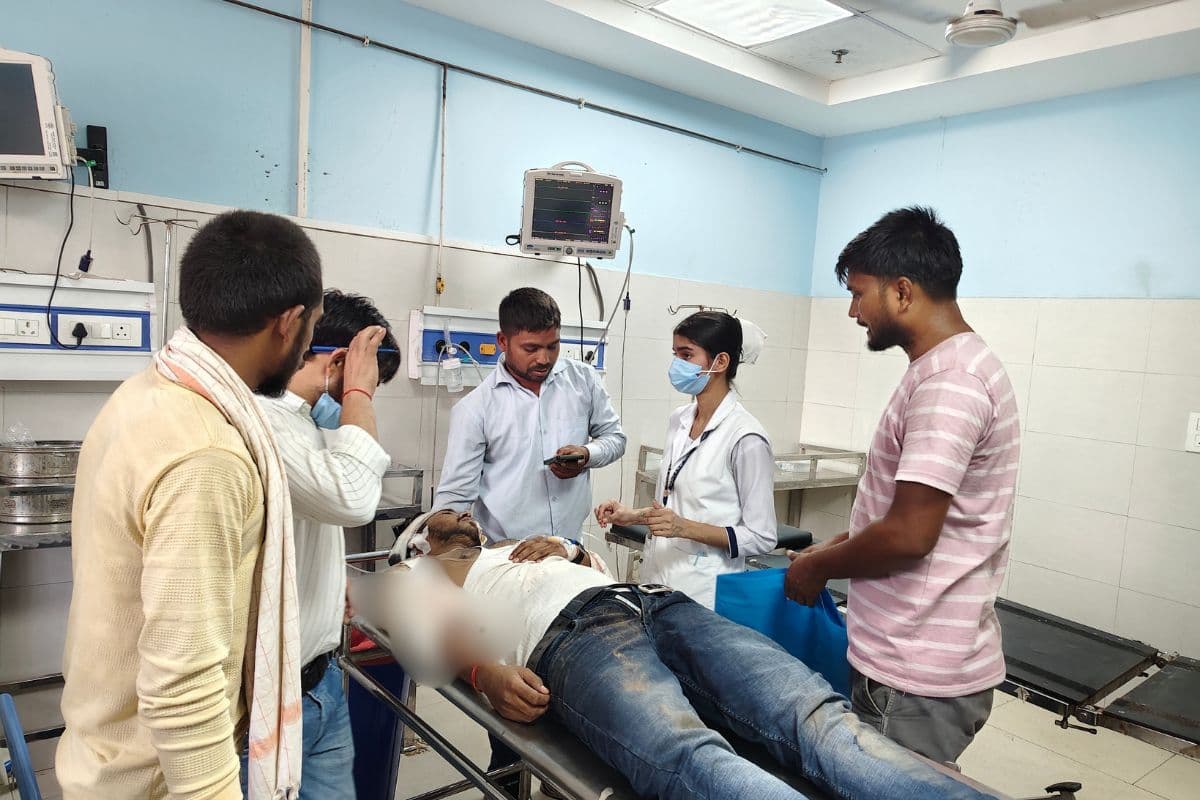 भोजपुर में दो सड़क हादसों में चार युवक घायल, एक की हालत गंभीर; पटना रेफर