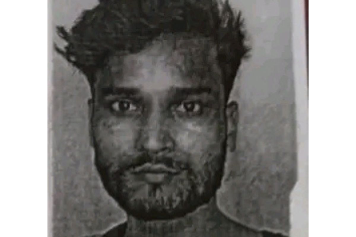 चोरी की बाइक और हथियार के साथ पेशेवर अपराधी गिरफ्तार, लूटकांड का फरार आरोपी भी निकला