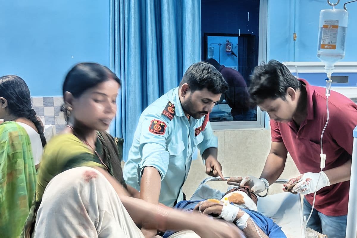 बिंद थाना क्षेत्र में सड़क हादसा, तेज रफ्तार वाहन ने बाइक को मारी टक्कर, दो युवकों की हालत गंभीर
