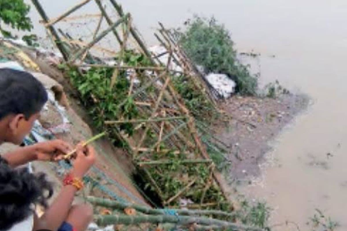 करोड़ों खर्च के बावजूद गंगा का कटाव जारी, दर्जनों गांव नदी में समाये, स्थायी समाधान की मांग