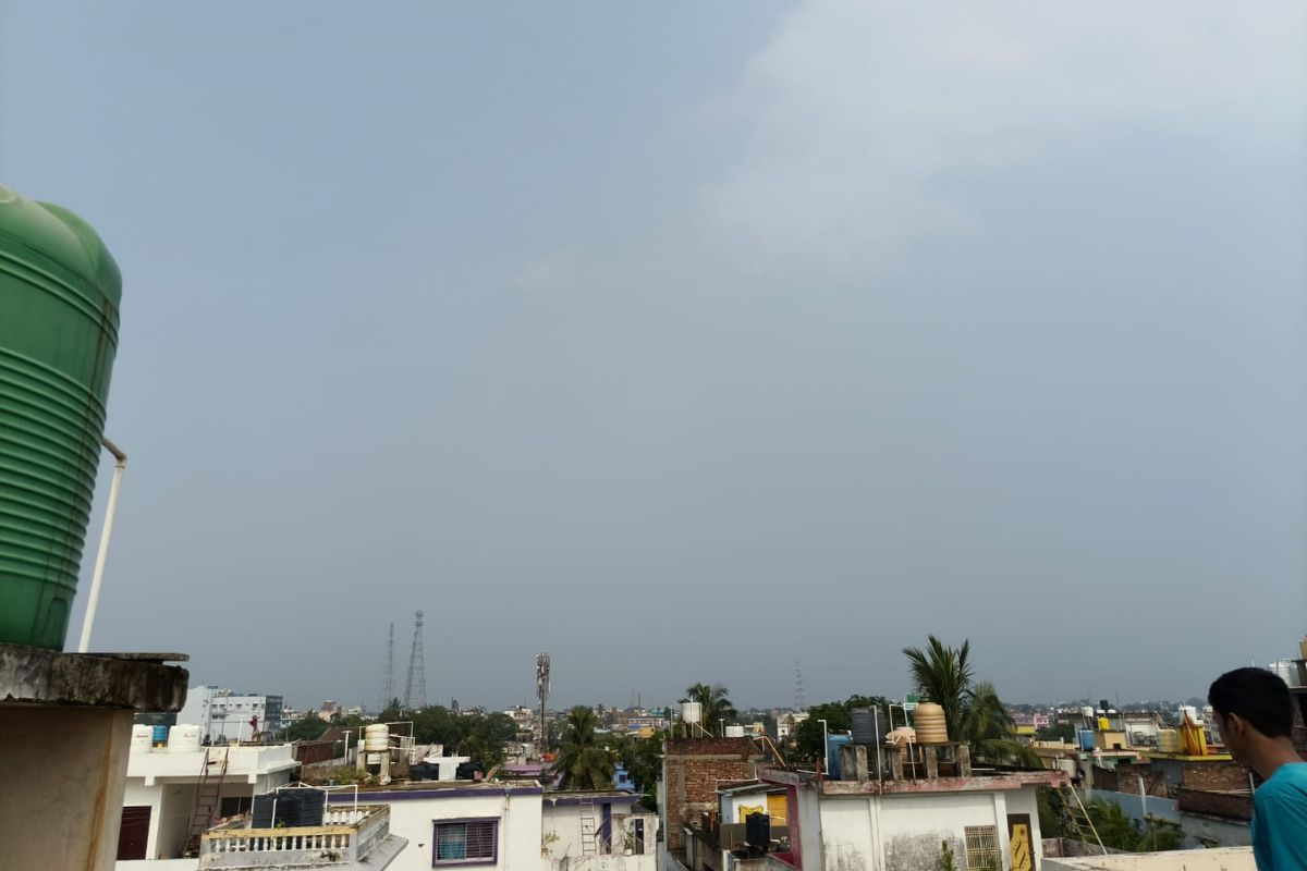 कटिहार में मौसम का यू-टर्न: आज गरज के साथ बौछारें पड़ने के आसार, 77% नमी से बढ़ेगी चिपचिपी उमस, एक्यूआई 65 दर्ज