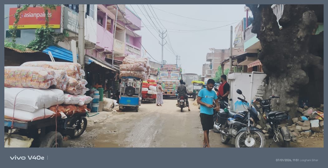 पीरी बाजार में दुकानदारों की मनमानी से रोज लग रहा जाम, सड़क पर लोडिंग-अनलोडिंग बनी बड़ी समस्या