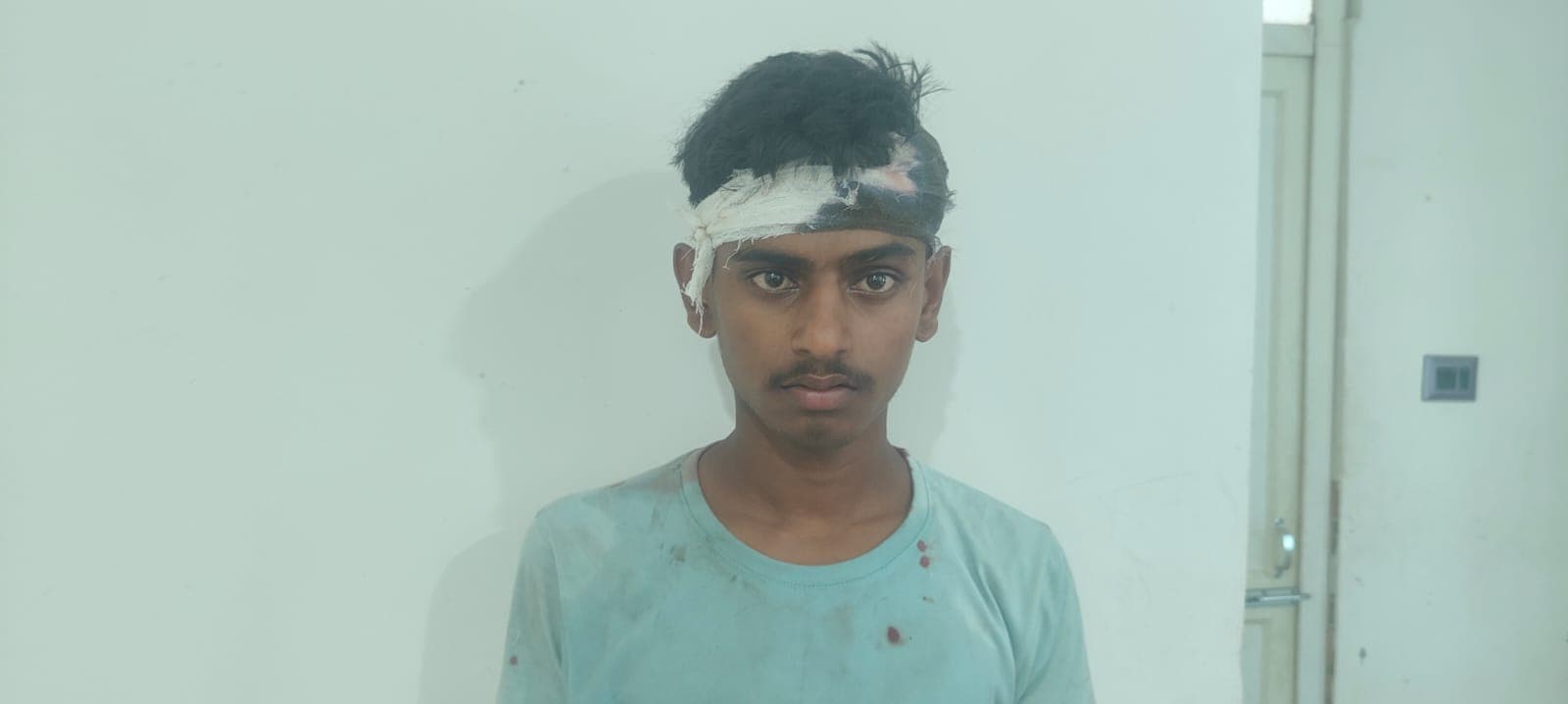 गोगरी में छात्रों के दो गुटों के बीच मारपीट, कई घायल : स्कूल के बाहर मची अफरा-तफरी