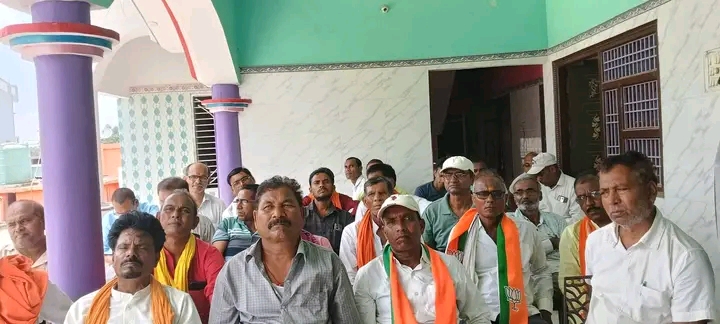 मन की बात कार्यक्रम को लेकर भाजपा का जनसंपर्क अभियान, घर-घर जाकर कराया ऐप डाउनलोड