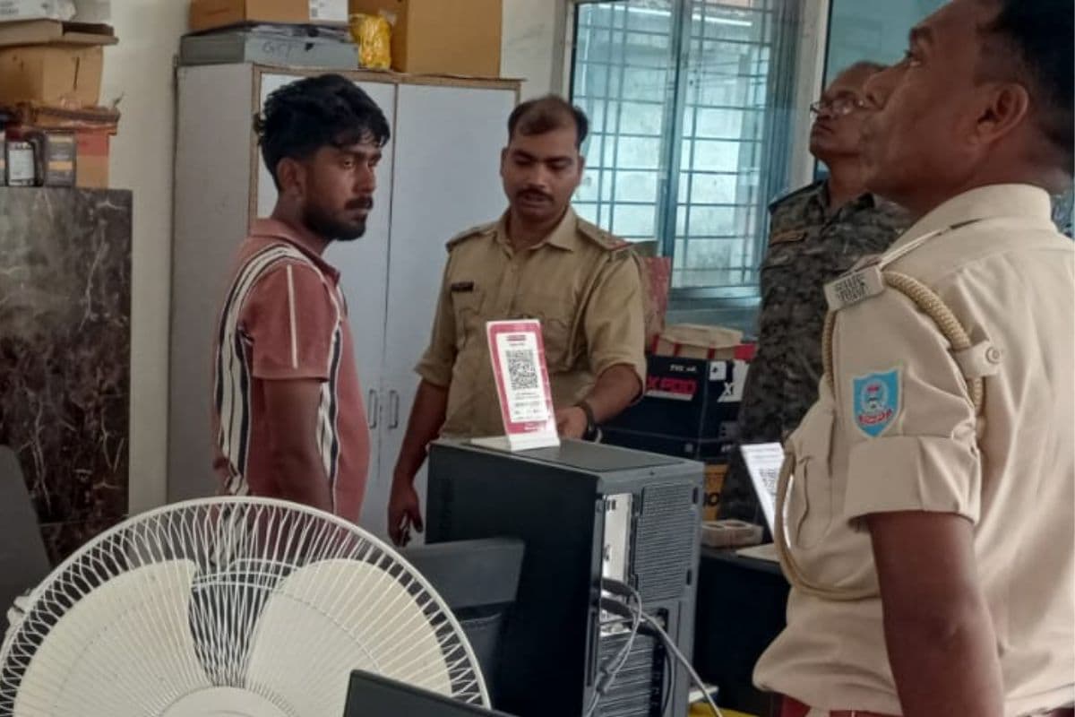 पूर्वी सिंहभूम: गालूडीह थाना के सामने गाड़ी के शोरूम में 4.5 लाख की चोरी, CCTV तोड़कर फरार हुए बदमाश