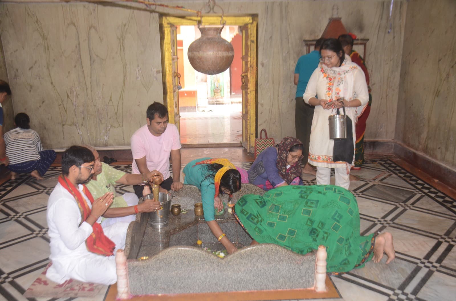 बाबा बूढ़ानाथ में सरकारी पूजा, गंगा जल व पंचामृत से हुआ अभिषेक