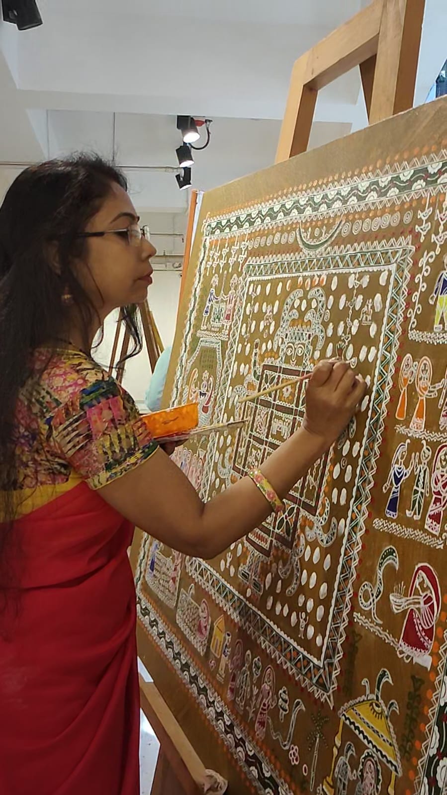 बक्सर में सविता कुमारी ने पीड़िया-कोहबर कला को दिलाई नई पहचान, विलुप्त होती भोजपुरी लोक कला को दिया आधुनिक मंच
