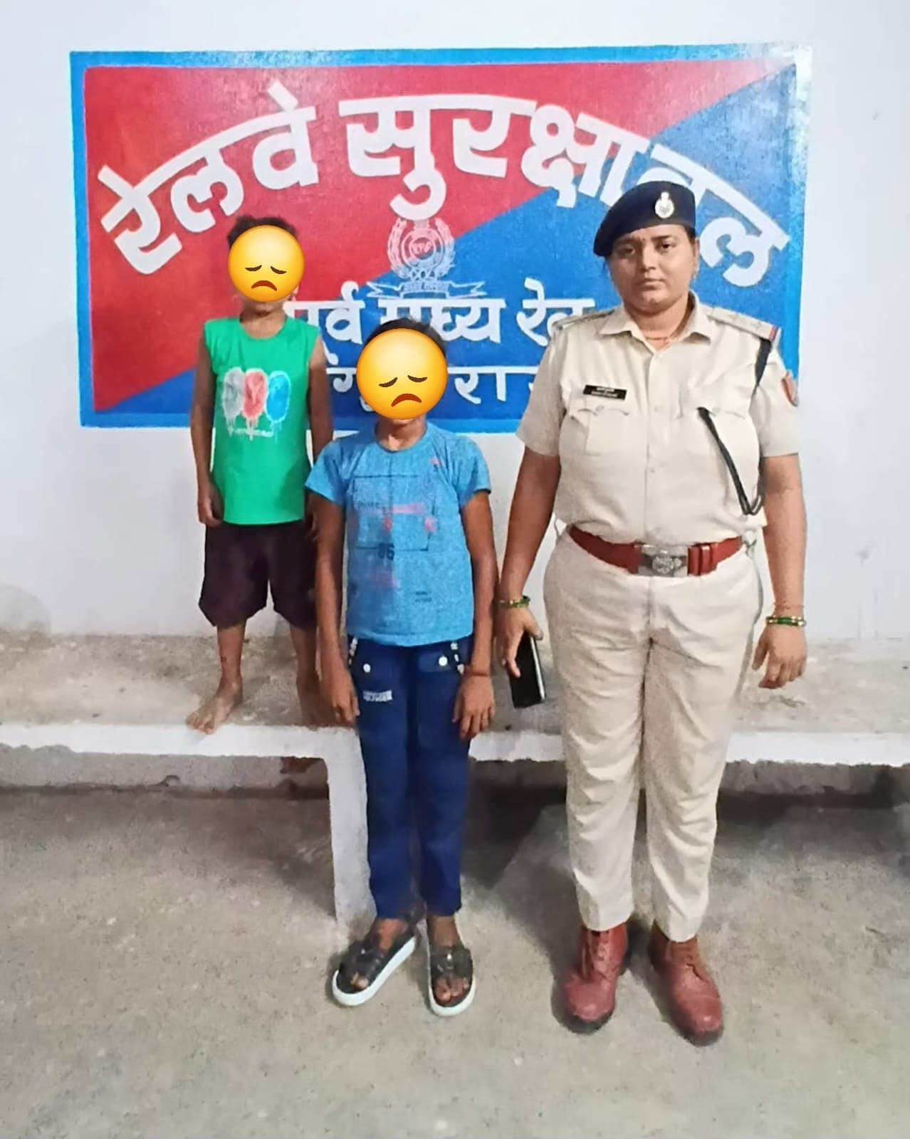 पिता की मौत, मां की दूसरी शादी, अब मामा ने दो बच्चियों को ट्रेन में बिठाकर कहा-जहां जाना है जाओ