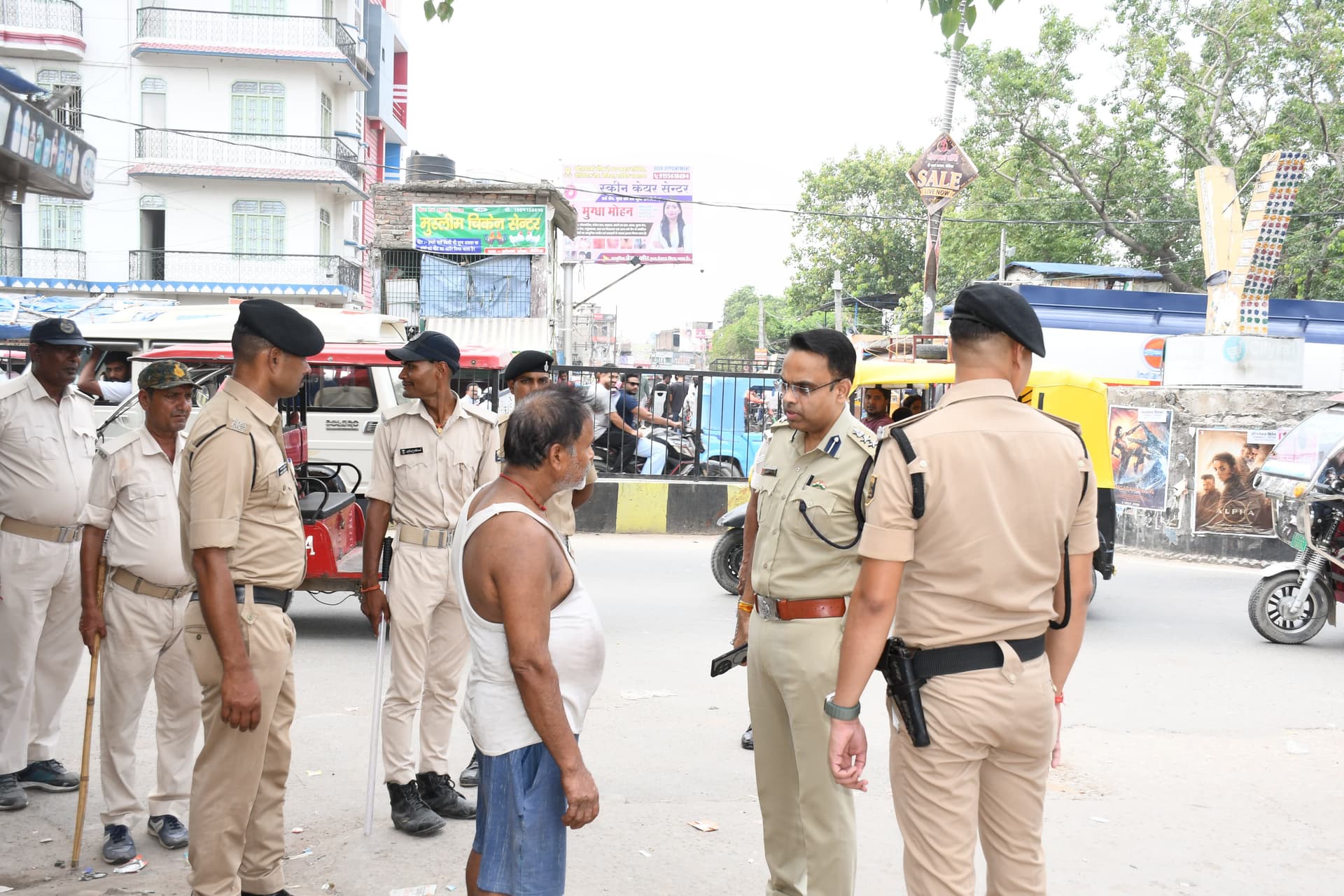 बेतिया में एसएसपी का औचक निरीक्षण, ट्रैफिक नियमों का उल्लंघन करने वालों पर होगी सख्त कार्रवाई