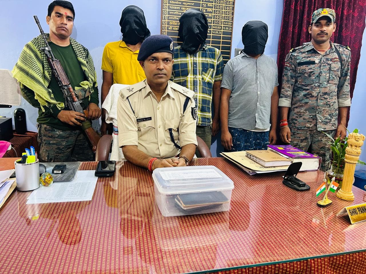 नवादा में साइबर ठगों पर कार्रवाई, लोन दिलाने के नाम पर ठगी करने वाले तीन आरोपी गिरफ्तार