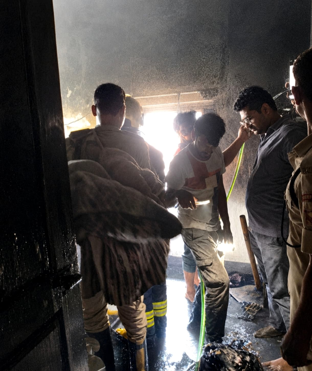 Nawada Fire News: Massive fire breaks out in a house in Nawada due to a short circuit while the family