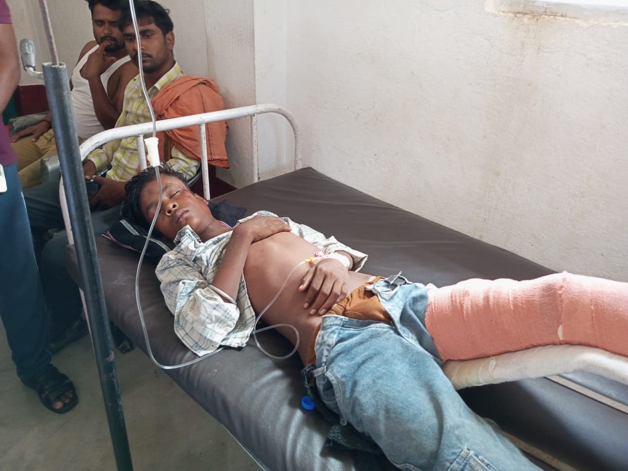 औरंगाबाद के उत्तर कोयल नहर में अनियंत्रित बाइक गिरी, दो युवक गंभीर रूप से घायल