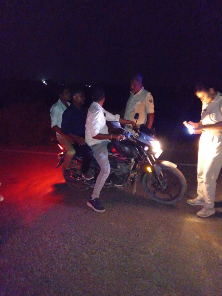 सारण में विशेष वाहन जांच अभियान, 41 वाहनों की जांच, 52,500 रुपये का जुर्माना वसूला गया