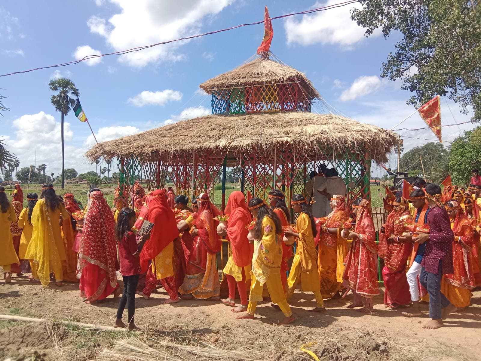 गया जी : वजीरगंज के बाराभिठिया में प्राण प्रतिष्ठा महायज्ञ का शुभारंभ, कलश यात्रा में उमड़े श्रद्धालु गया जी : वजीरगंज के बाराभिठिया में प्राण प्रतिष्ठा महायज्ञ का शुभारंभ, कलश यात्रा में उमड़े श्रद्धालु