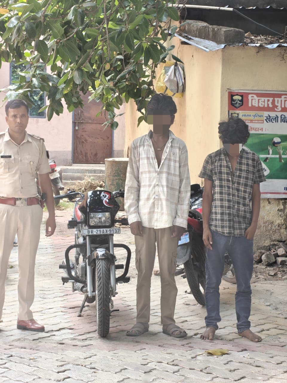 सारण पुलिस की बड़ी कार्रवाई, 24 घंटे में 57 अभियुक्त गिरफ्तार, हत्या और पॉक्सो के आरोपी भी शामिल