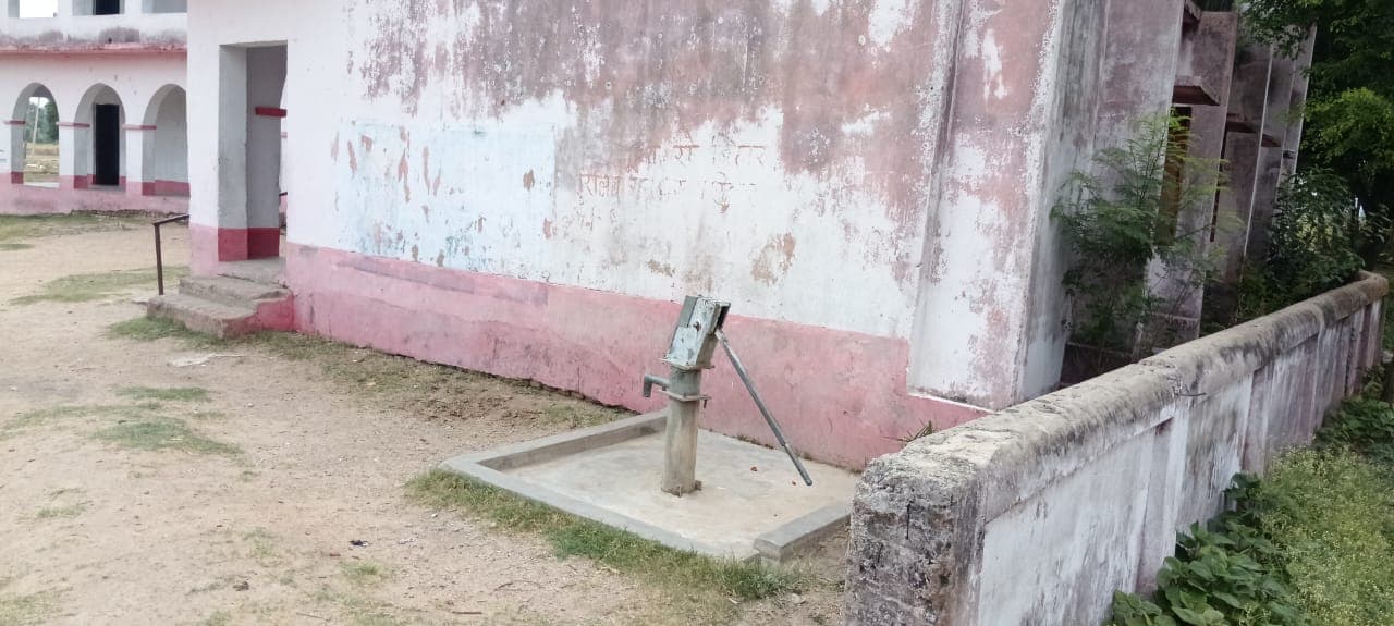 औरंगाबाद के बनिया पंचायत में महीनों से खराब पड़े सरकारी चापाकल, स्कूल के बच्चों से लेकर ग्रामीण तक हैं परेशान