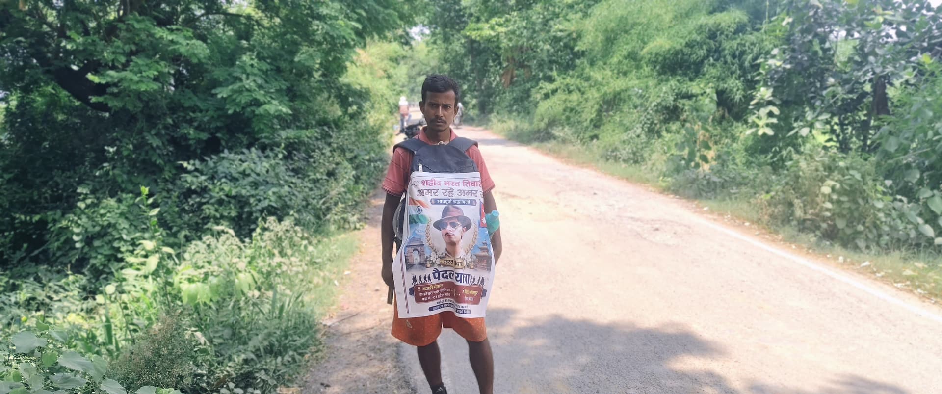 भरत तिवारी को श्रद्धांजलि देने नेपाल से निकला युवक, 242 KM पैदल यात्रा कर भोजपुर जिला में किया प्रवेश