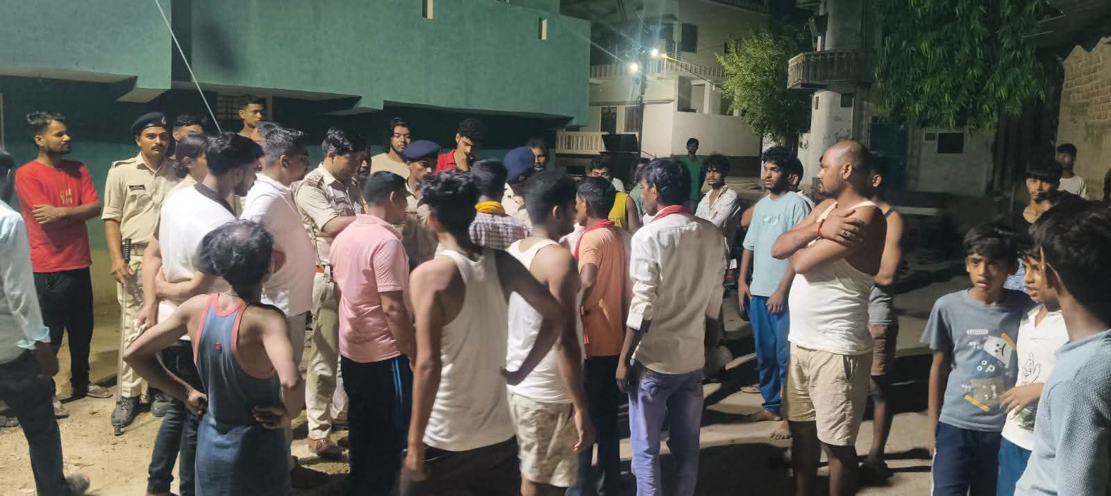 कैमूर : मोहनिया में अपहृता बरामद, बंद मकान का ताला तोड़ पुलिस ने कराया मुक्त, आरोपित फरार