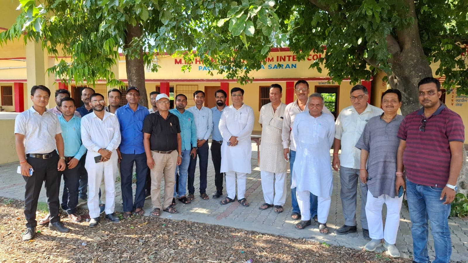 छपरा: अमनौर में शिक्षकों से मिले आनंद पुष्कर, बोले- शिक्षक हितों के लिए संघर्ष जारी रहेगा