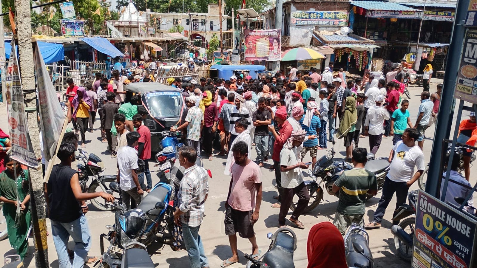 ट्रक की चपेट में आने से मासूम की मौत, आक्रोशितों ने NH-331 जाम किया, प्रशासन के खिलाफ नारेबाजी की