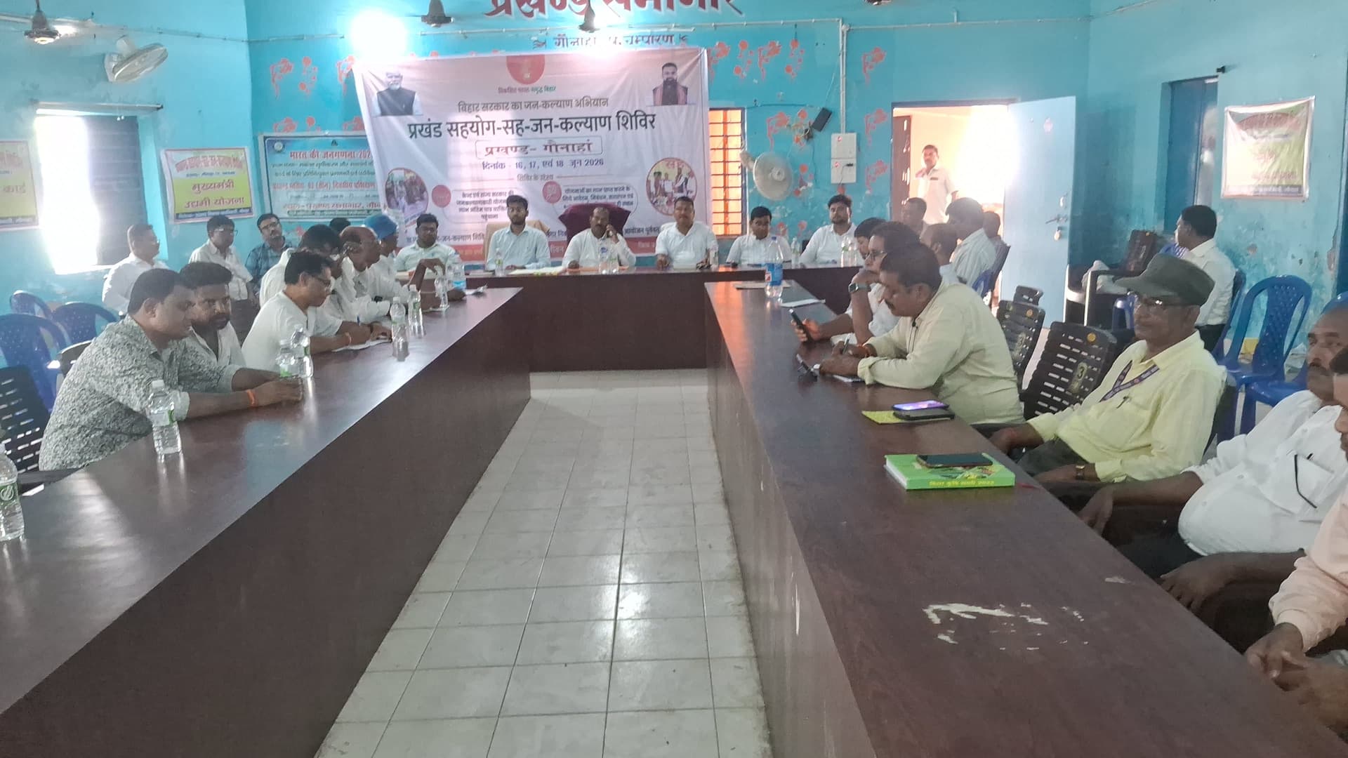 गौनाहा पंचायत समिति बैठक में हंगामा, प्याऊ निर्माण में घोटाले के आरोप पर प्रमुख और उपप्रमुख भिड़े
