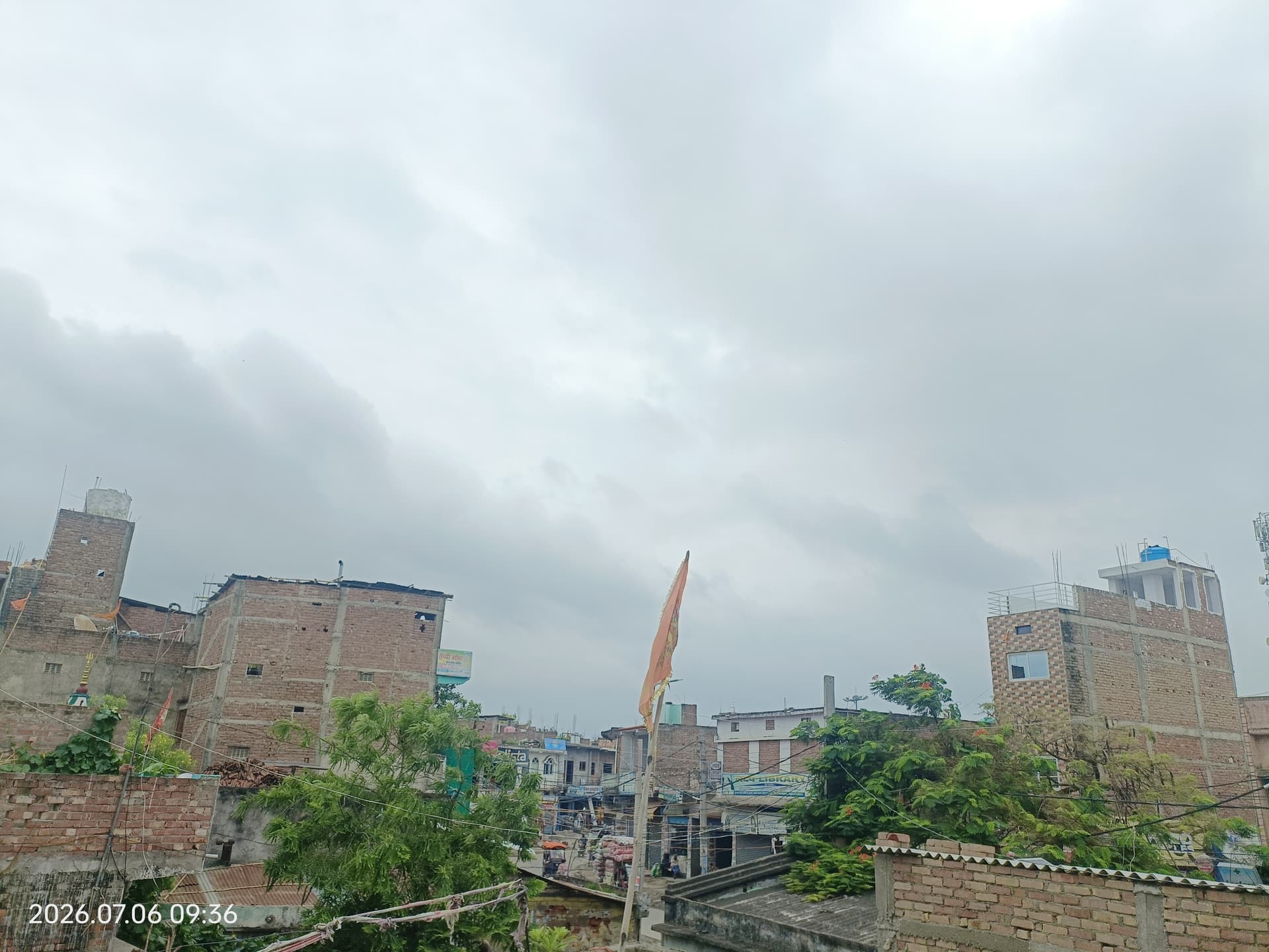 बेगूसराय में बदला मौसम का मिजाज, तेज हवाओं और बादलों से उमसभरी गर्मी से मिली राहत