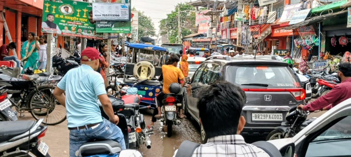 आधे घंटे तक थमी रही रफ्तार