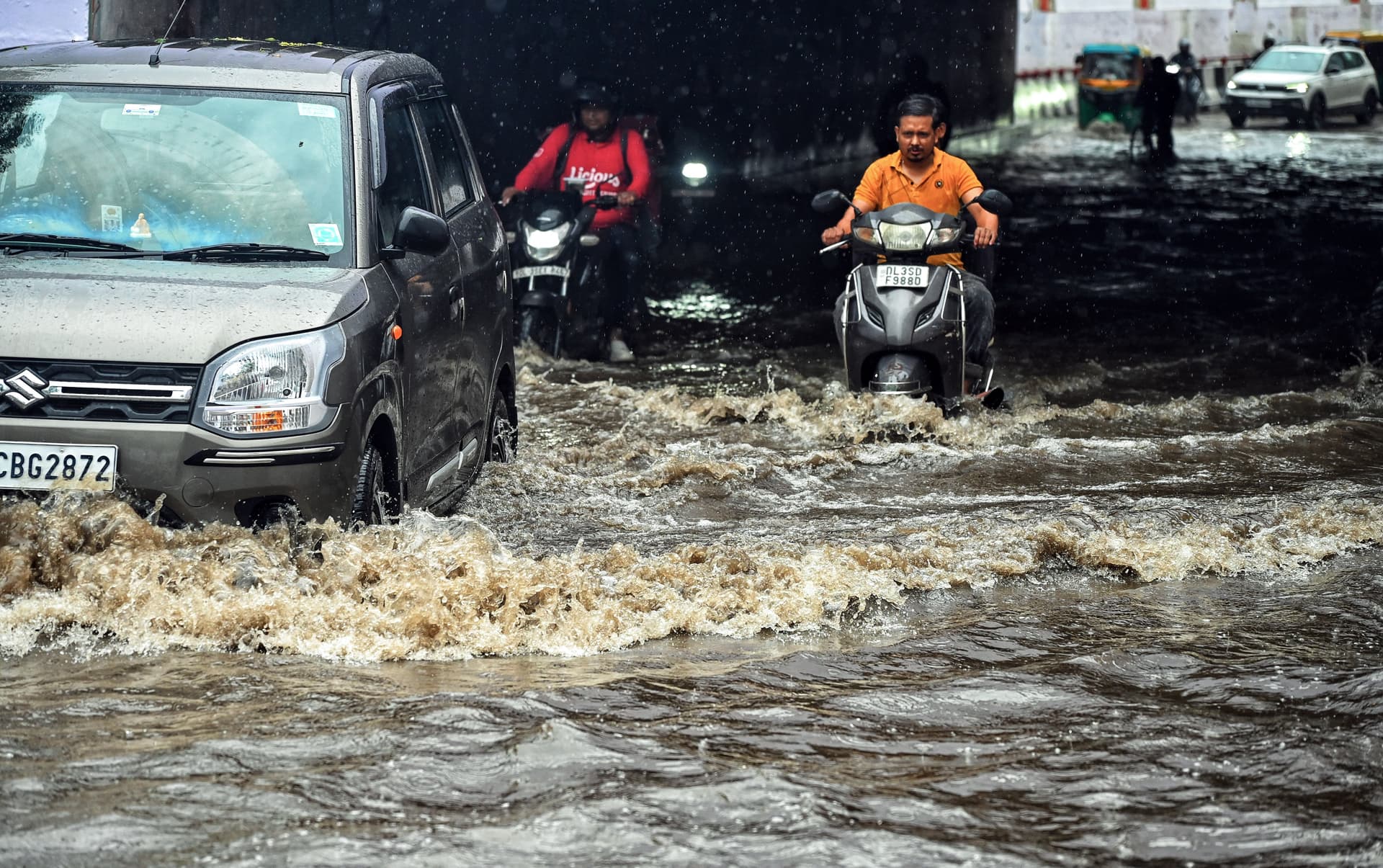 दिल्ली के अंडरपास में भरा पानी