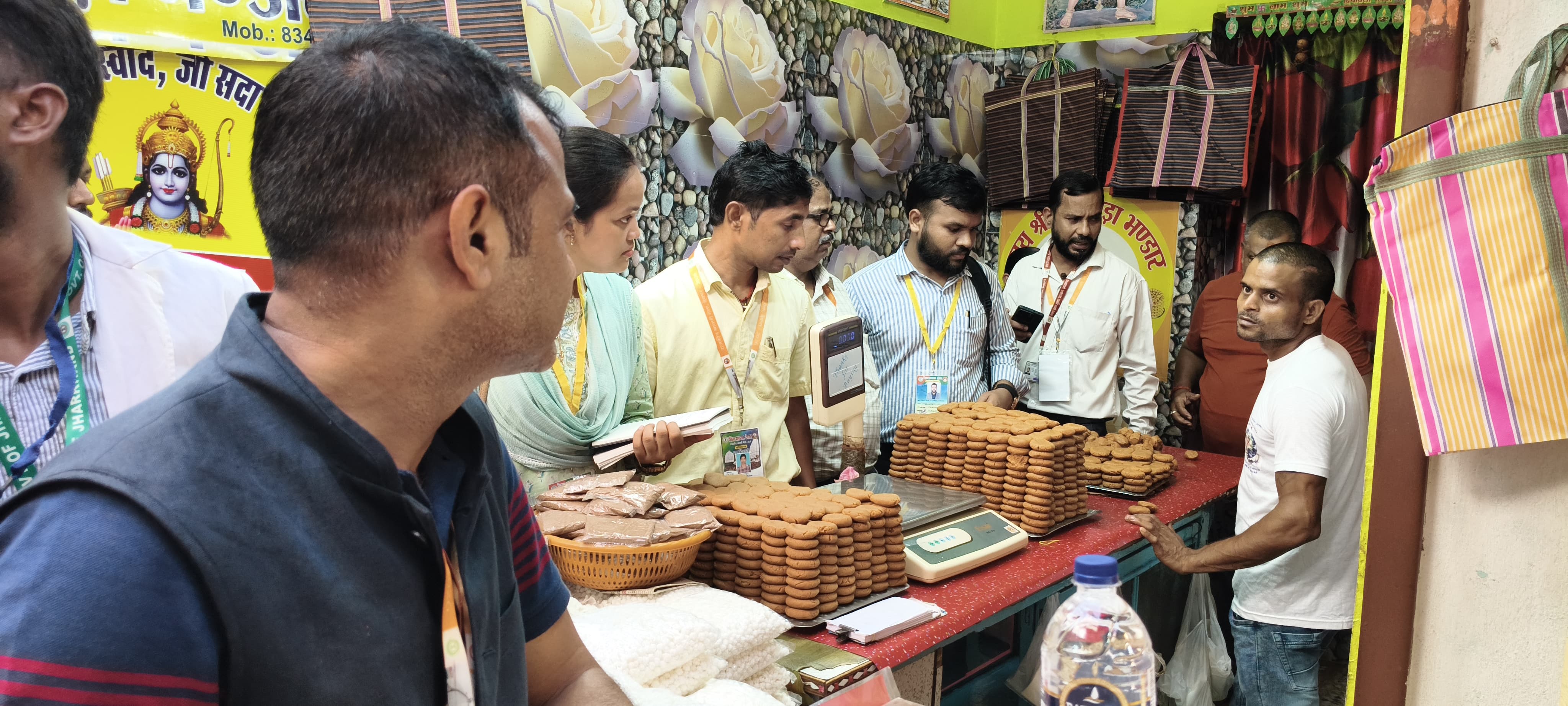 तीन पेड़ा दुकानों से 56 किलो मिलावटी पेड़ा नष्ट