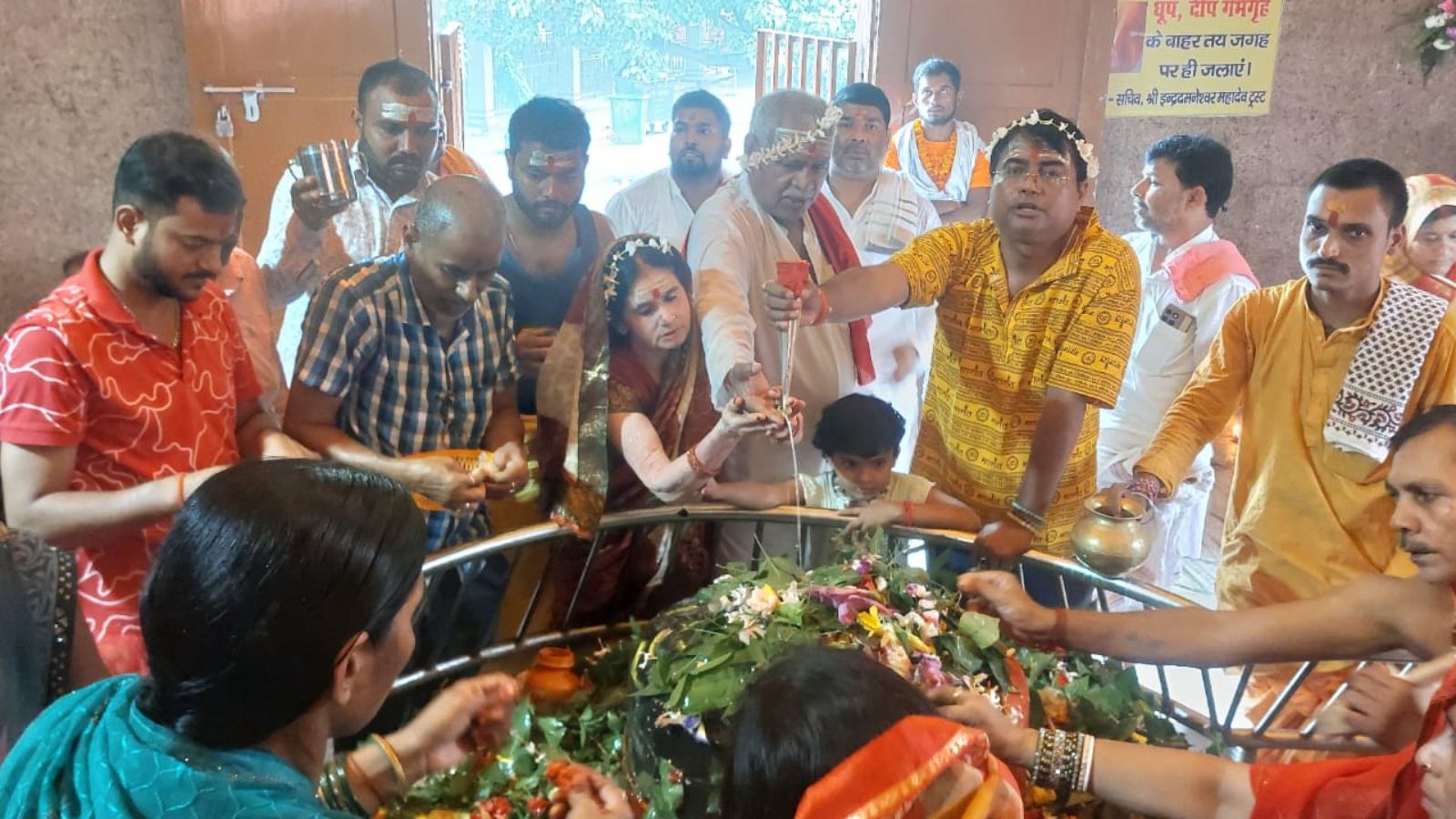 आरोग्य और रोगमुक्ति के लिए महामृत्युंजय जाप कराने पहुंच रहे श्रद्धालु