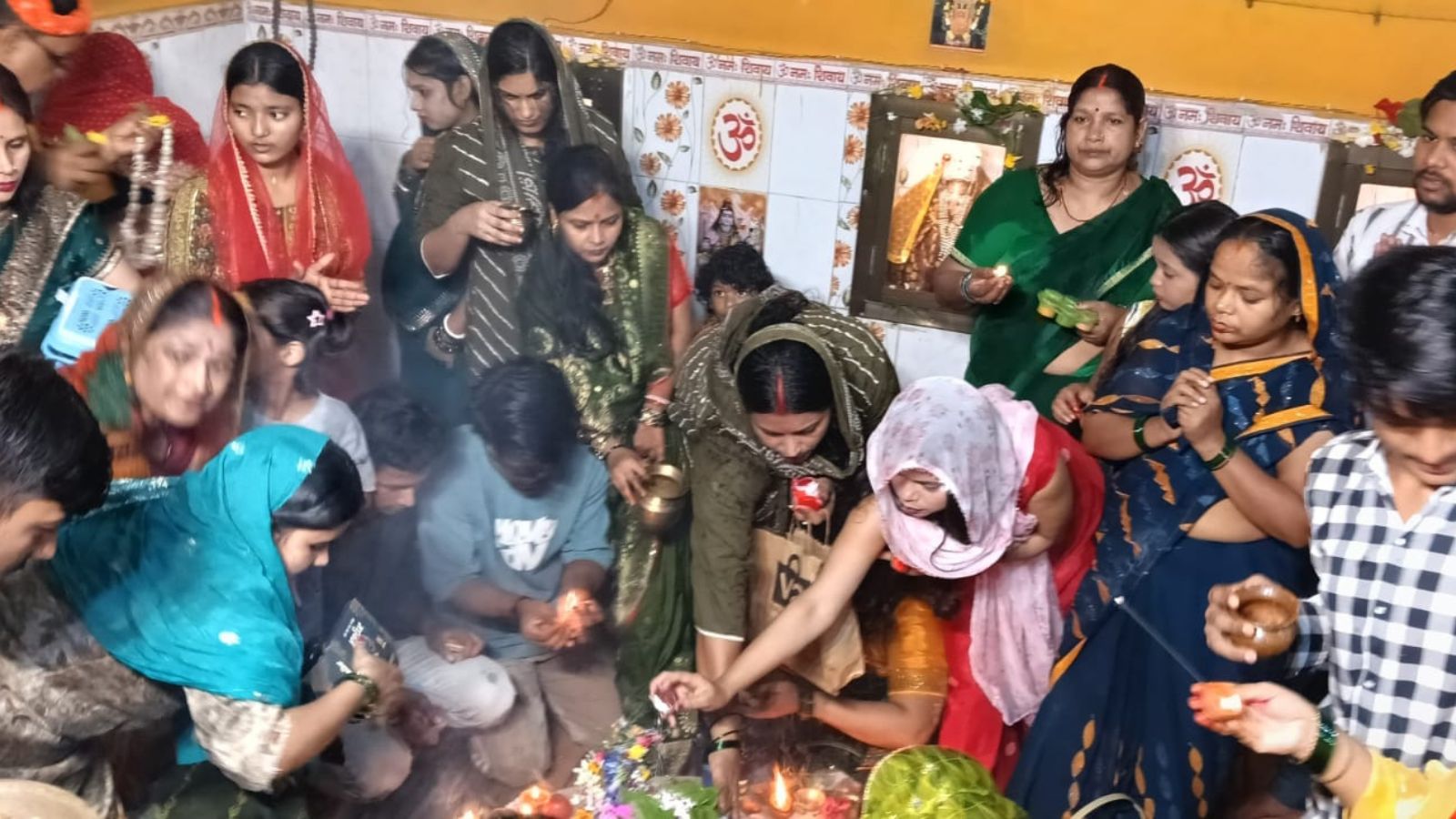 मां मुंडेश्वरी धाम में भक्ति में लीन दिखे श्रद्धालु, पूजा-अर्चना को लेकर दिखा उत्साह