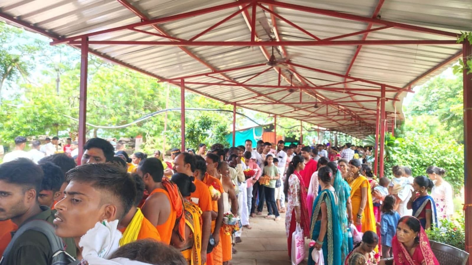 सावन की दूसरी सोमवारी पर मां मुंडेश्वरी के दरबार में उमड़ा भीड़ 