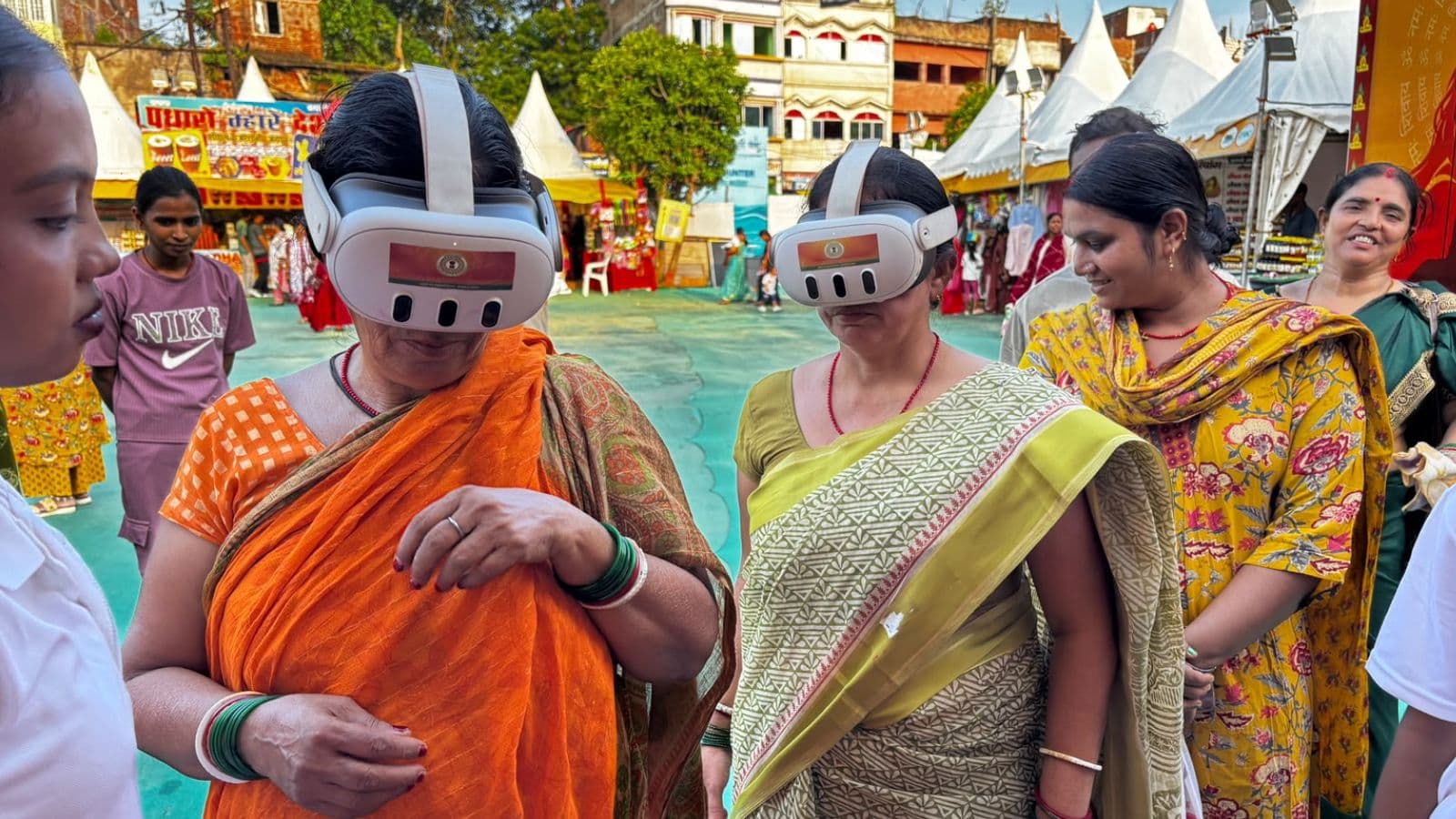 तकनीक के जरिए बाबा धाम की झलक 
