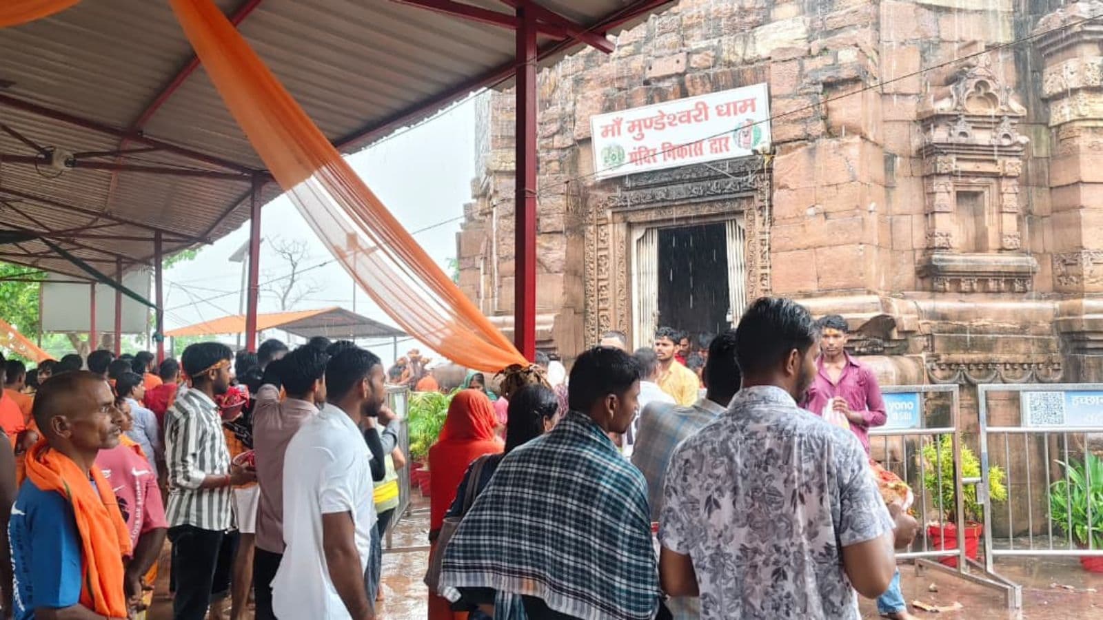 मंदिर में सुरक्षा की पुख्ता व्यवस्था