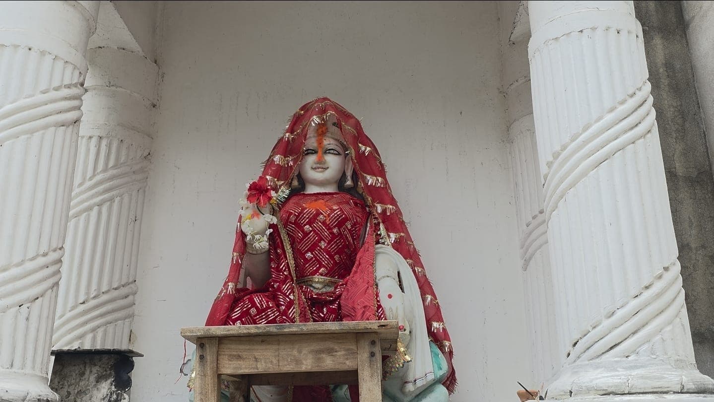 बाबा दूजेश्वर नाथ मंदिर में माता पार्वती का दिव्य स्वरूप