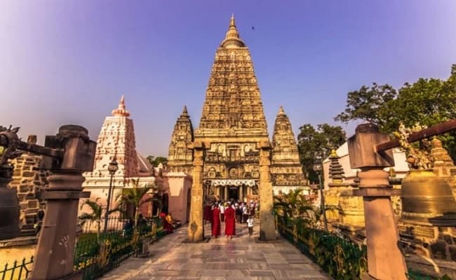 श्रद्धालुओं के लिए खोला गया महाबोधि मंदिर का गर्भगृह, बौद्ध गुरुओं ने की कोरोना वायरस के खात्मे के लिए विशेष पूजा