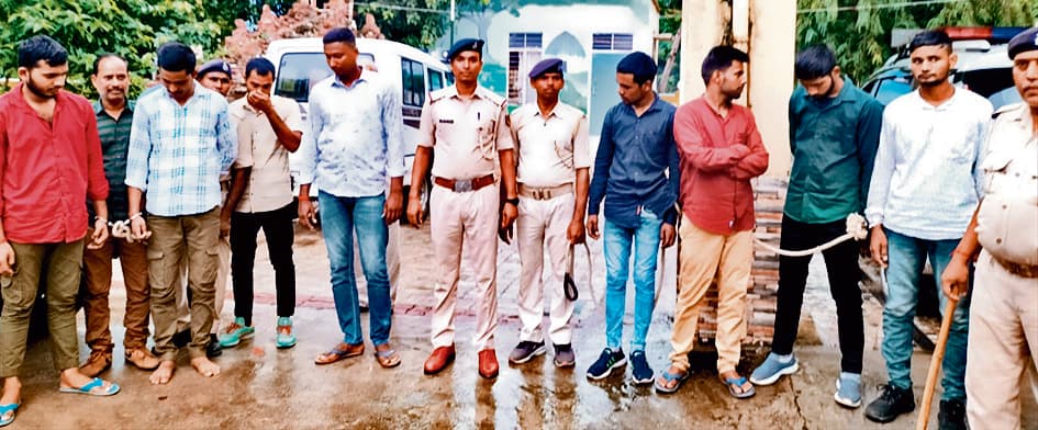 बिहार सिपाही भर्ती परीक्षा: आंसर-की के लिए अभ्यर्थियों से लिये गए थे 22-22 हजार, EOU ने 61 FIR पर शुरू की जांच बिहार सिपाही भर्ती परीक्षा: आंसर-की के लिए अभ्यर्थियों से लिये गए थे 22-22 हजार, EOU ने 61 FIR पर शुरू की जांच
